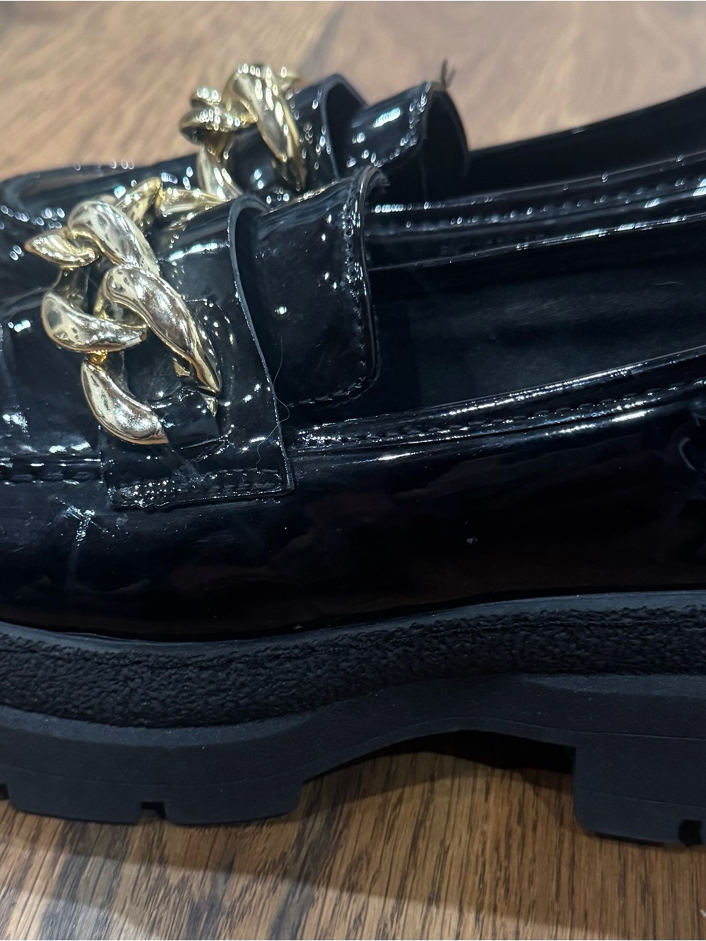 SHELN (NOT Shien!)Women’s Black Patent Loafer with Gold Chain Accent